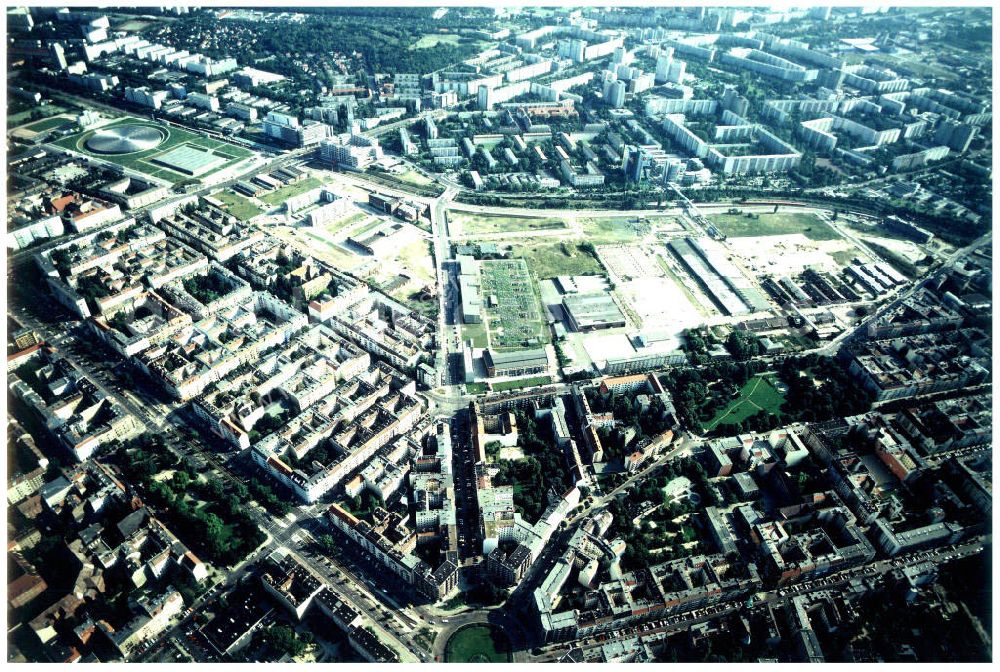 Aerial photograph Berlin - 16.08.2002 / Stadtentwicklungsgebiet an der Eldenaer Straße / Landsberger Allee in Berlin - Lichtenberg (Gelände der alten Schlachthöfe) - ein Projekt der SES Stadtentwicklungsgesellschaft Eldenaer Straße mbH, Thaerstraße 3ß / 31 in 10249 BERLIN, Tel.: 030 42846133