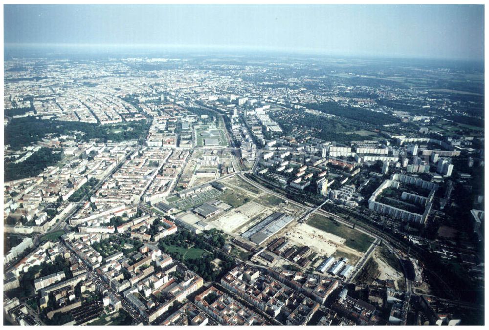 Aerial image Berlin - 16.08.2002 / Stadtentwicklungsgebiet an der Eldenaer Straße / Landsberger Allee in Berlin - Lichtenberg (Gelände der alten Schlachthöfe) - ein Projekt der SES Stadtentwicklungsgesellschaft Eldenaer Straße mbH, Thaerstraße 3ß / 31 in 10249 BERLIN, Tel.: 030 42846133