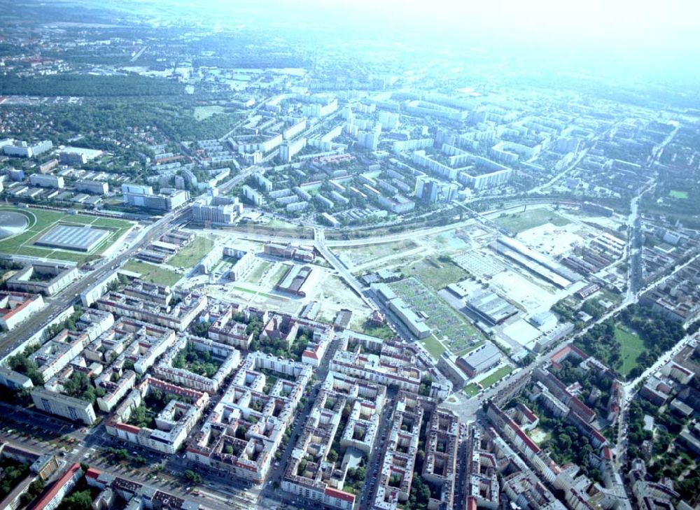 Berlin from the bird's eye view: 16.08.2002 / Stadtentwicklungsgebiet an der Eldenaer Straße / Landsberger Allee in Berlin - Lichtenberg (Gelände der alten Schlachthöfe) - ein Projekt der SES Stadtentwicklungsgesellschaft Eldenaer Straße mbH, Thaerstraße 3ß / 31 in 10249 BERLIN, Tel.: 030 42846133