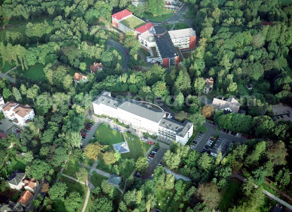 Friedrichroda / Thüringen from the bird's eye view: 07.09.2002 Gelände des Krankenhaus Waltershausen-Friedrichroda GmbH (03623) 350-0 Reinhardsbrunner Str. 14 99894 Friedrichroda