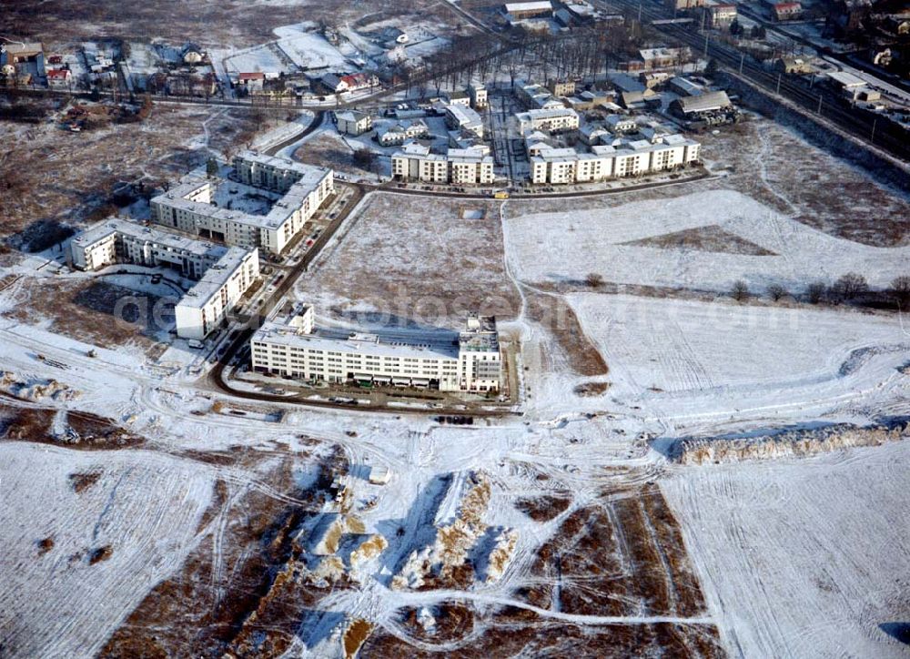 Schönefeld - Brandenburg from the bird's eye view: 08.01.03 Schönefeld - Brandenburg Gewerbe- und Wohngebiet Roncasa der HVB Projekt GmbH westlich des S- und Fernbahnhofes Schönefeld