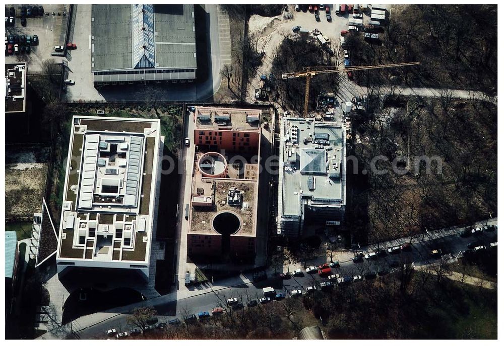 Berlin - Tiergarten from the bird's eye view: Landesvertretung Baden-Würtemberg, Indische Botschaft, Bau der Botschaft der Republik Südafrika an der Tiergartenstraße 17A, 18 in Berlin Tiergarten. Ein Projekt der Firma FÜSSLER GmbH & Co (Weinbrennerstraße 18 in 76135 Karlsruhe, Tel.: 0721-85004133)