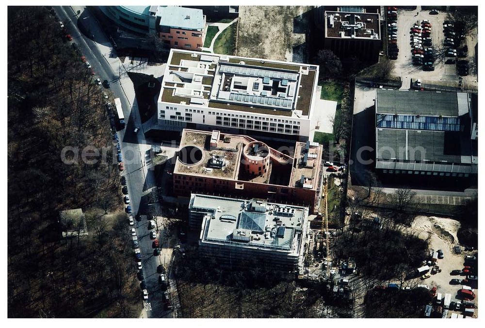 Aerial photograph Berlin - Tiergarten - Österreichische Botschaft, Landesvertretung Baden-Würtemberg, Indische Botschaft, Bau der Botschaft der Republik Südafrika an der Tiergartenstraße 17A, 18 in Berlin Tiergarten. Ein Projekt der Firma FÜSSLER GmbH & Co (Weinbrennerstraße 18 in 76135 Karlsruhe, Tel.: 0721-85004133)