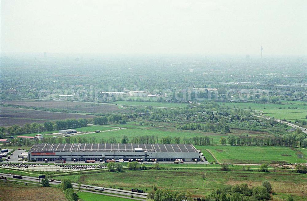 Aerial image Berlin - Pankow - 02.Mai 2003 Logistikzentrum der BLEG im Gewerbegebiet Pankow- Nord an der Autobahnabfahrt Pankow am nördlichen Berliner Ring.