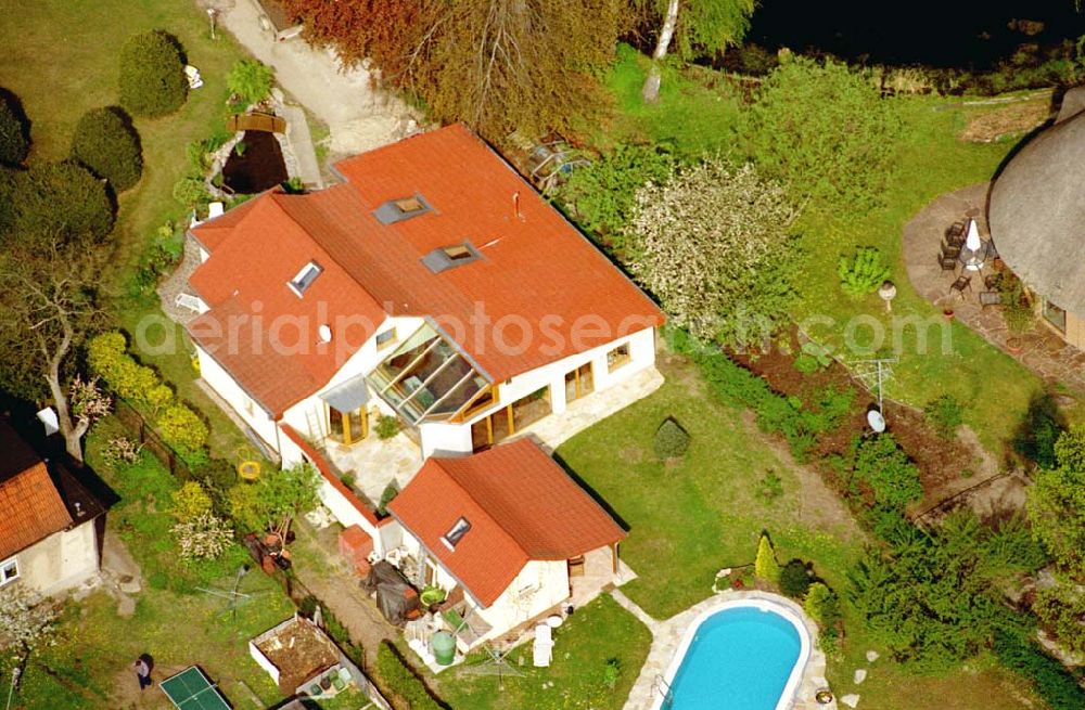 Aerial photograph Schildow / Brandenburg - 02.Mai 2003 Schildow / Brandenburg (nördl. von Berlin) Wohnhaus der Fam. Rücker In den Klötzen Nr. 11 in Schildow / BRB