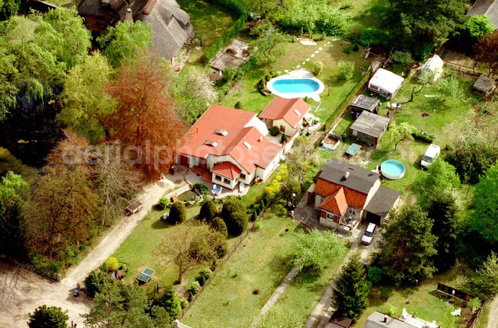 Schildow / Brandenburg from the bird's eye view: 02.Mai 2003 Schildow / Brandenburg (nördl. von Berlin) Wohnhaus der Fam. Rücker In den Klötzen Nr. 11 in Schildow / BRB