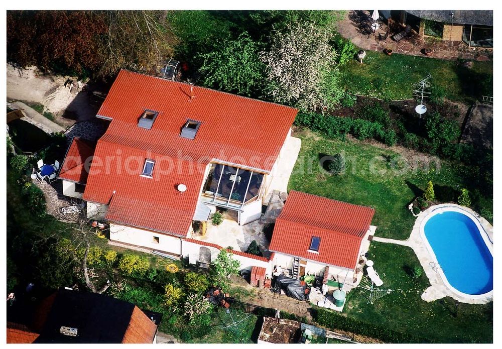 Aerial photograph Schildow / Brandenburg - 02.Mai 2003 Schildow / Brandenburg (nördl. von Berlin) Wohnhaus der Fam. Rücker In den Klötzen Nr. 11 in Schildow / BRB