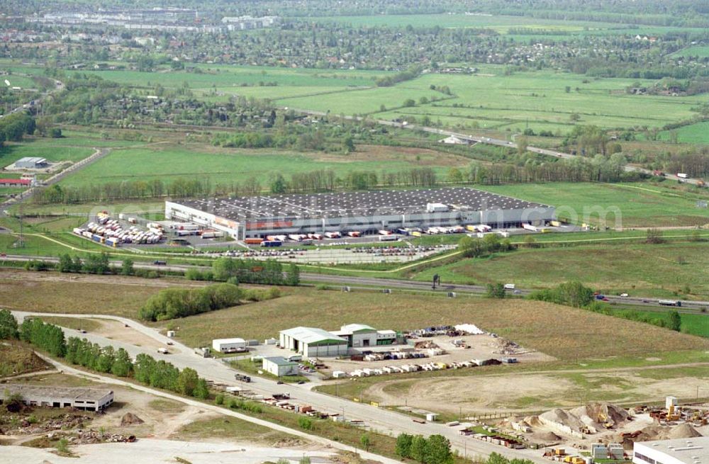 Aerial image Berlin - Pankow - 02.Mai 2003 Logistikzentrum der BLEG im Gewerbegebiet Pankow- Nord an der Autobahnabfahrt Pankow am nördlichen Berliner Ring.