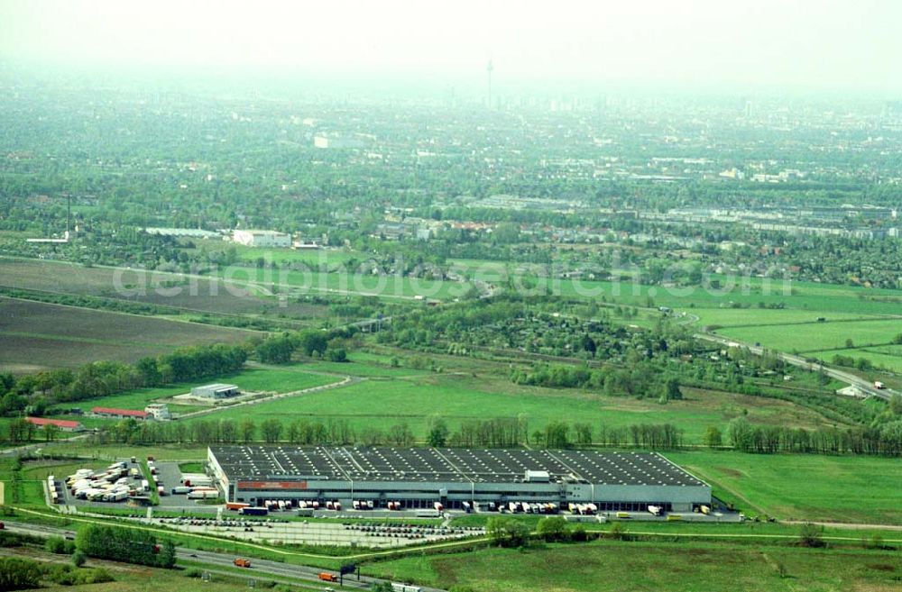 Aerial photograph Berlin - Pankow - 02.Mai 2003 Logistikzentrum der BLEG im Gewerbegebiet Pankow- Nord an der Autobahnabfahrt Pankow am nördlichen Berliner Ring.