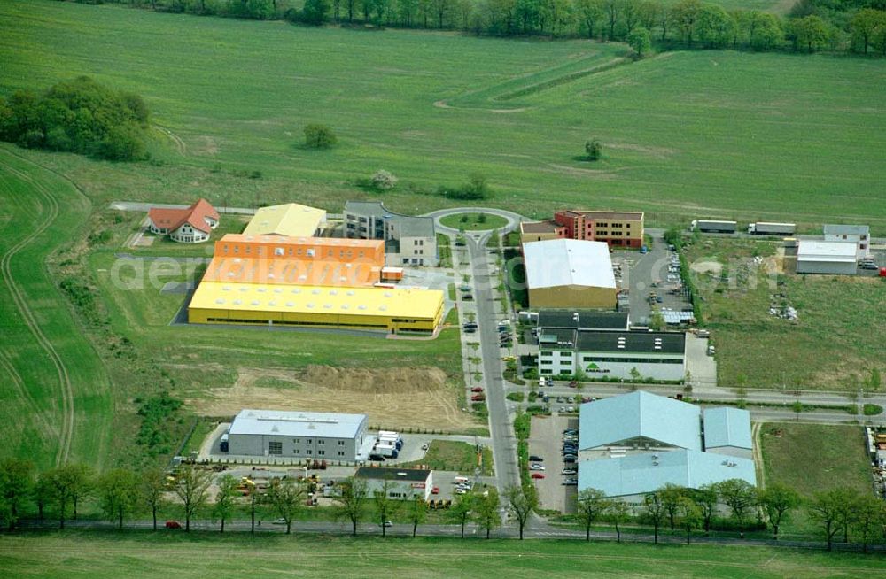 Hoppegarten / Brandenburg from the bird's eye view: 02.Mai 2003 Werksgelände der Fa. Hellbut - Verpackungen GmbH im Gewerbegebiet der AWF GmbH Lindenallee 14 15366 Dahlwitz - Hoppegarten Tel: 3342 300 839 südlich der B1.