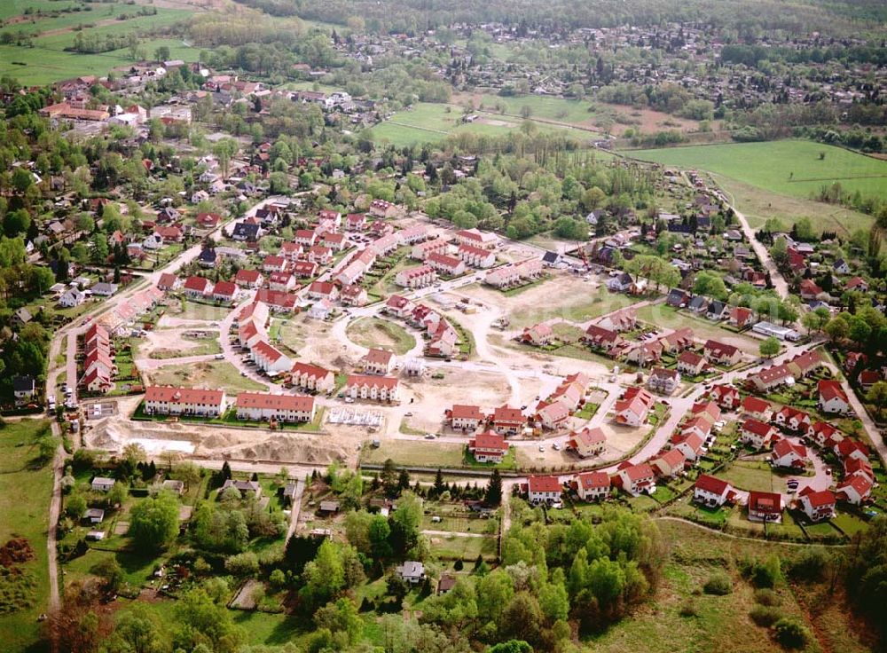 Aerial photograph Schildow / Brandenburg - Wohngebiet Schildower Pfaffenwald der Schildow Wohnungsbau GmbH & Co KG an der Franz-Schmidt-Straße 30 in 16552 Schildow. 033056-89857