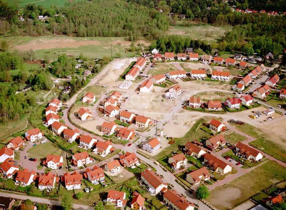 Schildow / Brandenburg from above - Wohngebiet Schildower Pfaffenwald der Schildow Wohnungsbau GmbH & Co KG an der Franz-Schmidt-Straße 30 in 16552 Schildow. 033056-89857