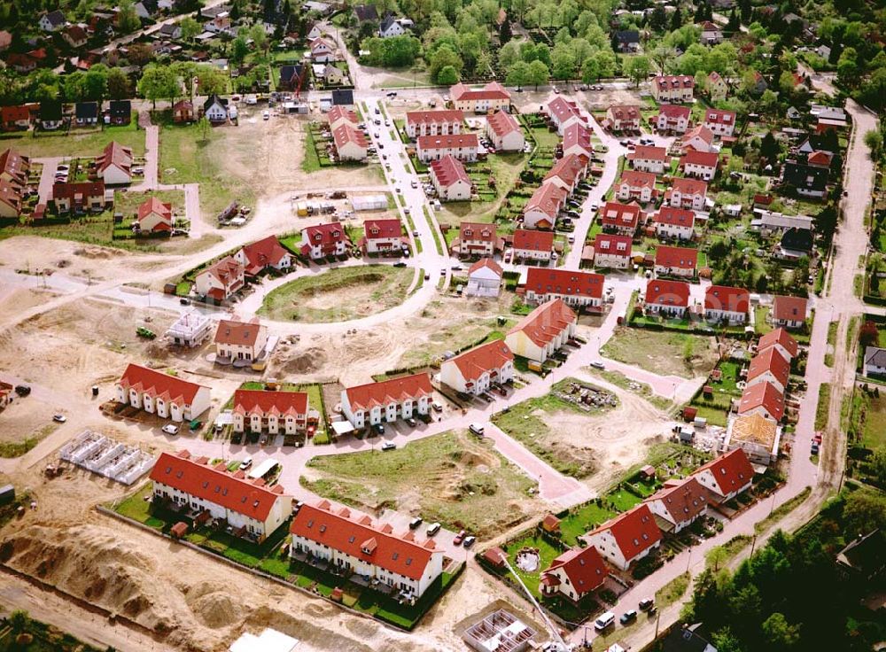 Schildow / Brandenburg from above - Wohngebiet Schildower Pfaffenwald der Schildow Wohnungsbau GmbH & Co KG an der Franz-Schmidt-Straße 30 in 16552 Schildow. 033056-89857