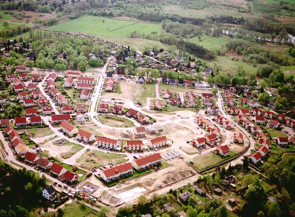 Aerial photograph Schildow / Brandenburg - Wohngebiet Schildower Pfaffenwald der Schildow Wohnungsbau GmbH & Co KG an der Franz-Schmidt-Straße 30 in 16552 Schildow. 033056-89857