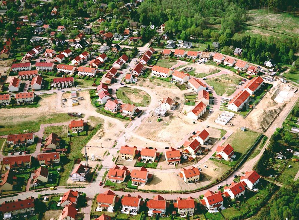 Schildow / Brandenburg from above - Wohngebiet Schildower Pfaffenwald der Schildow Wohnungsbau GmbH & Co KG an der Franz-Schmidt-Straße 30 in 16552 Schildow. 033056-89857