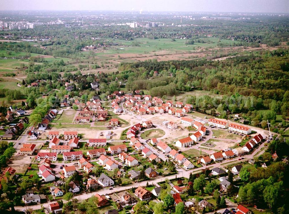 Schildow / Brandenburg from above - Wohngebiet Schildower Pfaffenwald der Schildow Wohnungsbau GmbH & Co KG an der Franz-Schmidt-Straße 30 in 16552 Schildow. 033056-89857