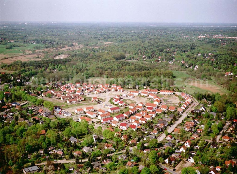 Aerial image Schildow / Brandenburg - Wohngebiet Schildower Pfaffenwald der Schildow Wohnungsbau GmbH & Co KG an der Franz-Schmidt-Straße 30 in 16552 Schildow. 033056-89857