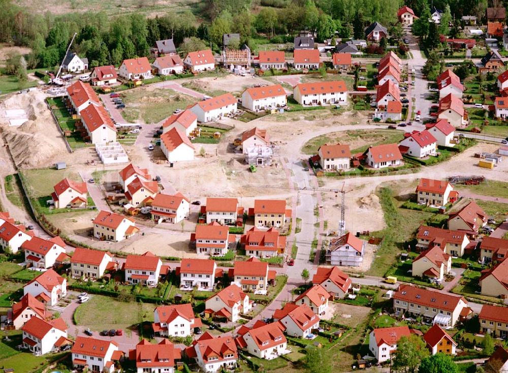 Aerial photograph Schildow / Brandenburg - Wohngebiet Schildower Pfaffenwald der Schildow Wohnungsbau GmbH & Co KG an der Franz-Schmidt-Straße 30 in 16552 Schildow. 033056-89857