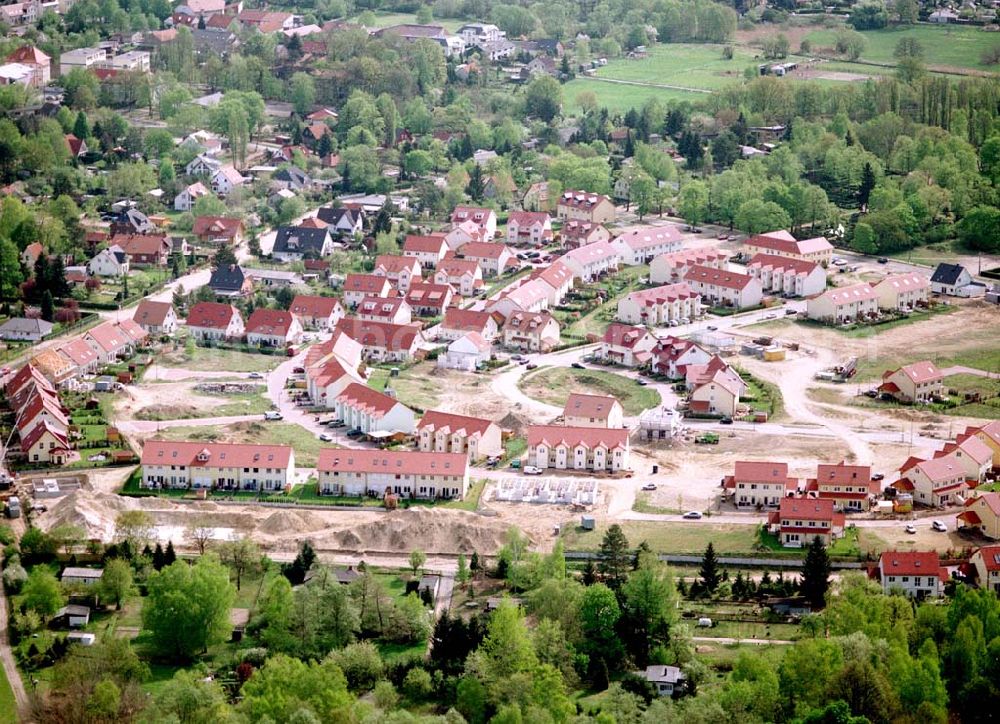 Schildow / Brandenburg from above - Wohngebiet Schildower Pfaffenwald der Schildow Wohnungsbau GmbH & Co KG an der Franz-Schmidt-Straße 30 in 16552 Schildow. 033056-89857