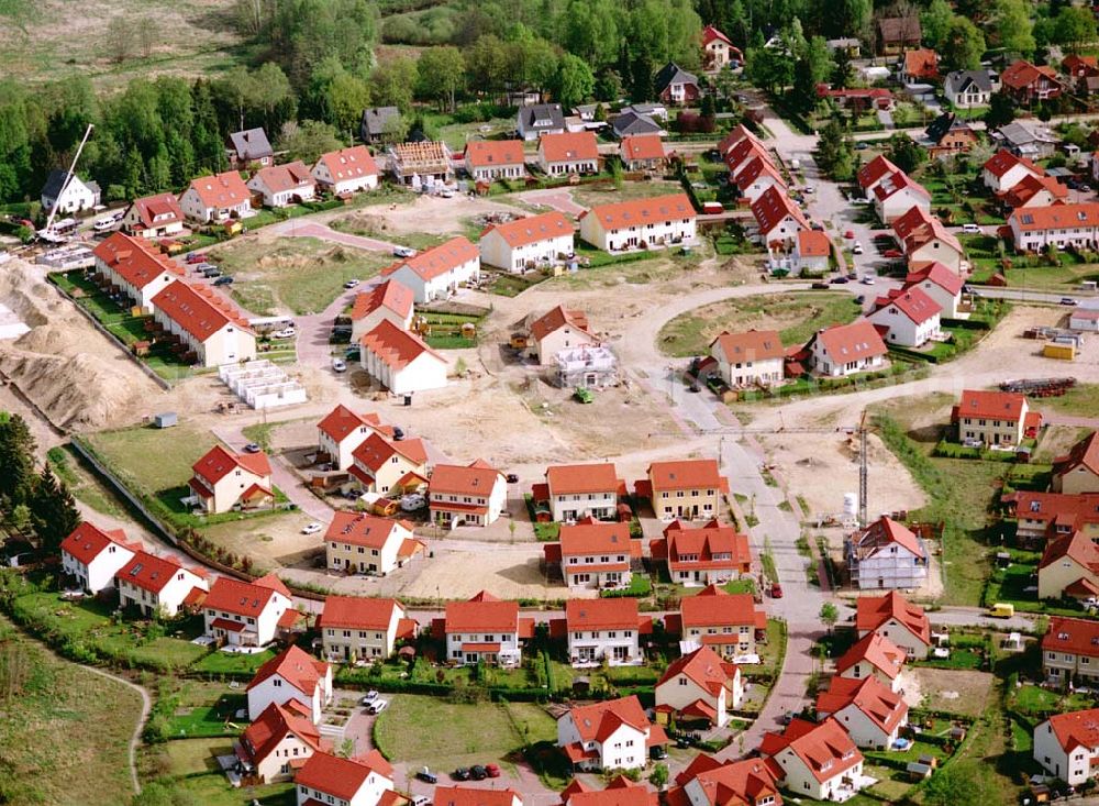 Aerial image Schildow / Brandenburg - Wohngebiet Schildower Pfaffenwald der Schildow Wohnungsbau GmbH & Co KG an der Franz-Schmidt-Straße 30 in 16552 Schildow. 033056-89857