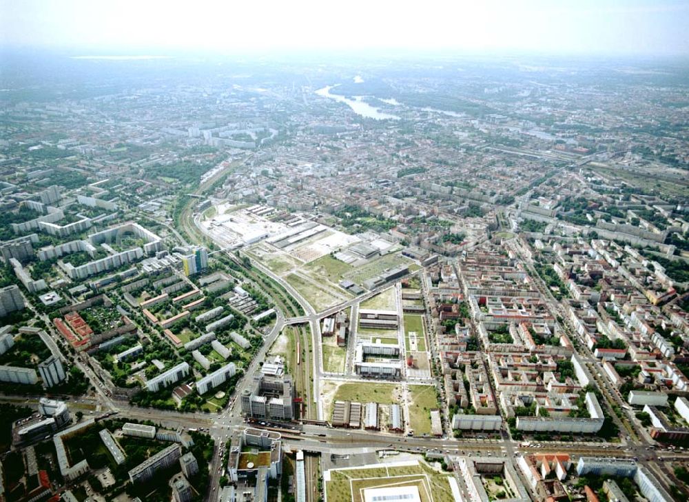 Berlin - Friedrichshain from above - Stadtentwicklungsgebiet an der Eldenaer Straße / Landsberger Allee in Berlin Friedrichshain (Gelände der alten Schlachthöfe) - ein Projekt der SES Stadtentwicklungsgesellschaft Eldenaer Straße mbH, Thaerstraße 30/31 in 10249 BERLIN, Tel.: 030 42846133