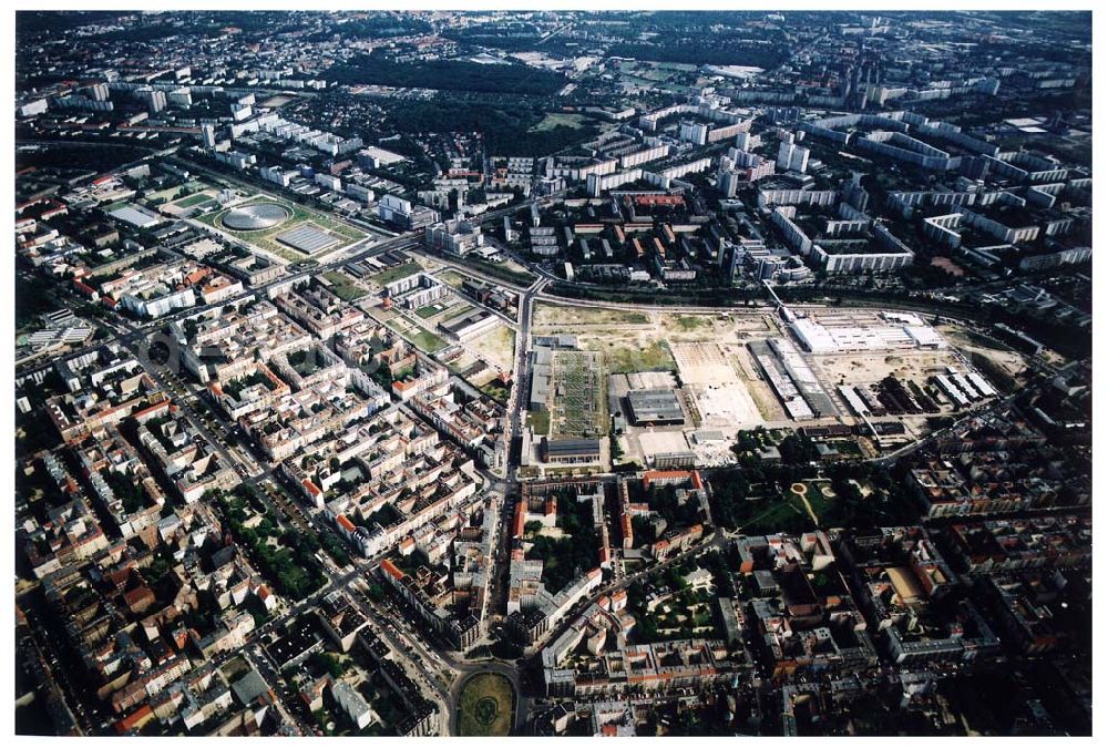 Berlin - Friedrichshain from above - Stadtentwicklungsgebiet an der Eldenaer Straße / Landsberger Allee in Berlin Friedrichshain (Gelände der alten Schlachthöfe) - ein Projekt der SES Stadtentwicklungsgesellschaft Eldenaer Straße mbH, Thaerstraße 30/31 in 10249 BERLIN, Tel.: 030 42846133