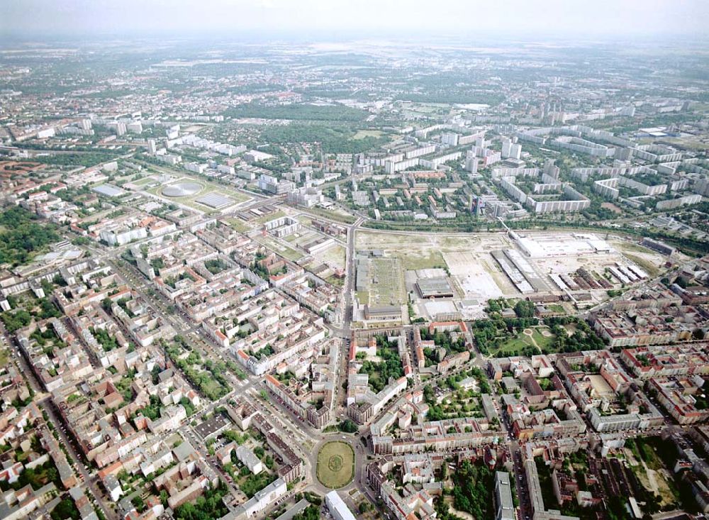 Aerial image Berlin - Friedrichshain - Stadtentwicklungsgebiet an der Eldenaer Straße / Landsberger Allee in Berlin Friedrichshain (Gelände der alten Schlachthöfe) - ein Projekt der SES Stadtentwicklungsgesellschaft Eldenaer Straße mbH, Thaerstraße 30/31 in 10249 BERLIN, Tel.: 030 42846133