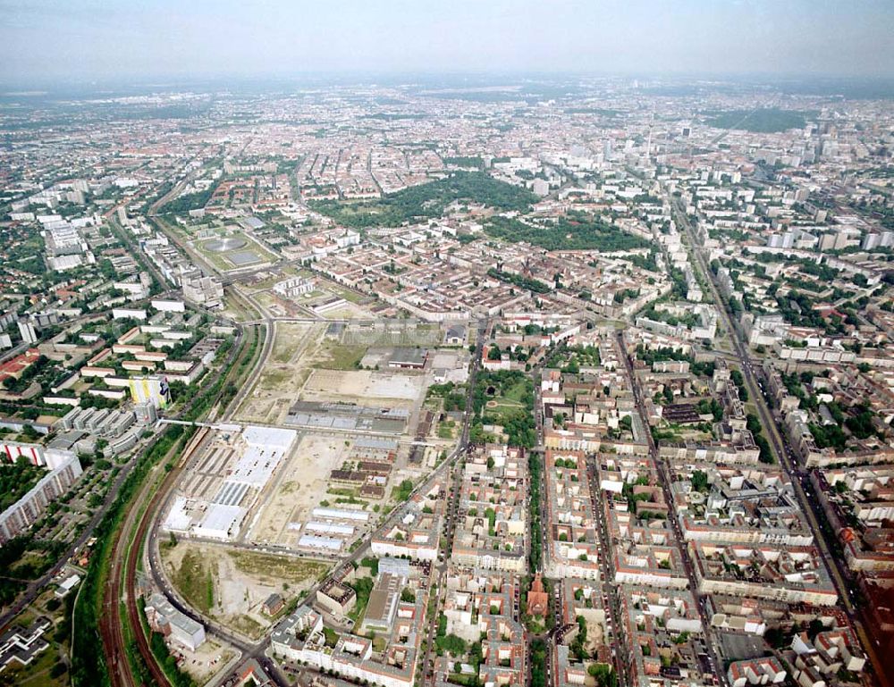 Berlin - Friedrichshain from above - Stadtentwicklungsgebiet an der Eldenaer Straße / Landsberger Allee in Berlin Friedrichshain (Gelände der alten Schlachthöfe) - ein Projekt der SES Stadtentwicklungsgesellschaft Eldenaer Straße mbH, Thaerstraße 30/31 in 10249 BERLIN, Tel.: 030 42846133