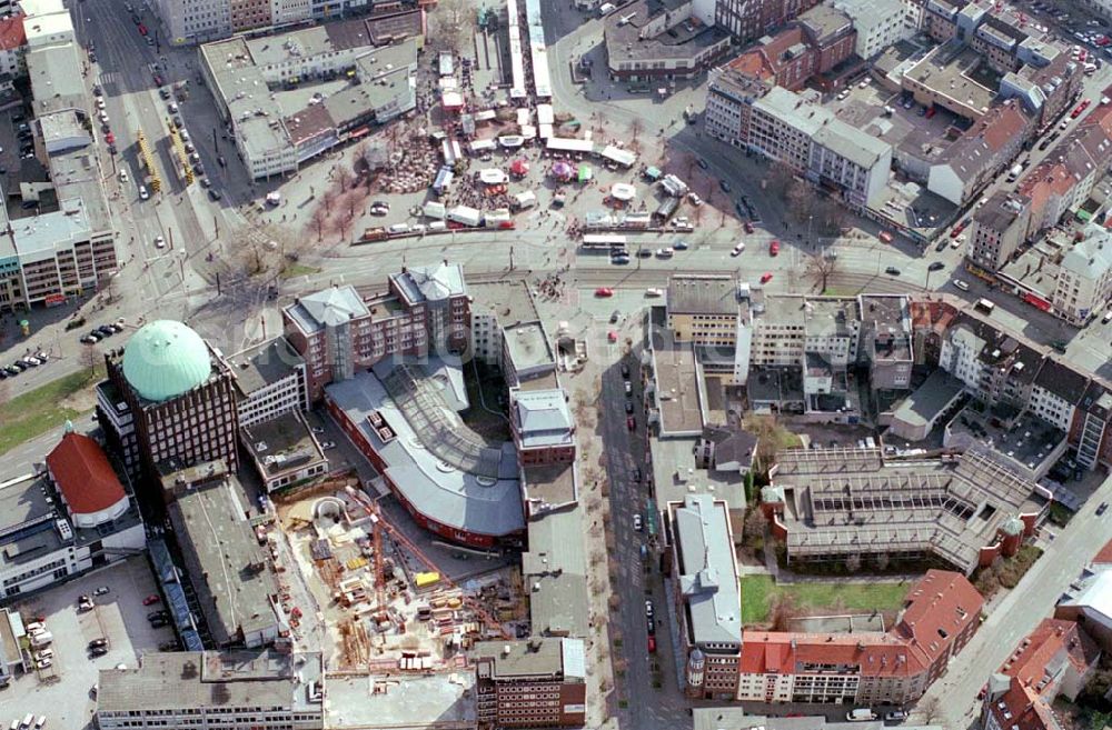 Hannover from above - Baustelle (Parkhaus) der Verlagsgesellschaft Madsack hinter ihrem Medienzentrum im Anzeiger-Hochhaus, Geschäftsstelle Anzeiger-Hochhaus, Goseriede 9, 30159 Hannover, Tel.: 0511/1212-3165