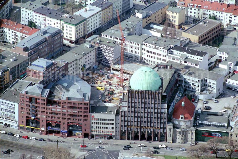 Aerial photograph Hannover - Baustelle (Parkhaus) der Verlagsgesellschaft Madsack hinter ihrem Medienzentrum im Anzeiger-Hochhaus, Geschäftsstelle Anzeiger-Hochhaus, Goseriede 9, 30159 Hannover, Tel.: 0511/1212-3165