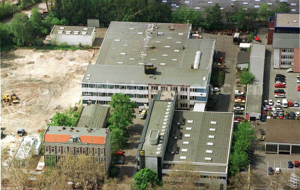 Berlin-Reinickendorf from above - Werksgelände der Firma GERB Schwingungsisolierungen GmbH in der Roedernallee 174 bis 176 in 13407 Berlin / Tel.: 030,41910