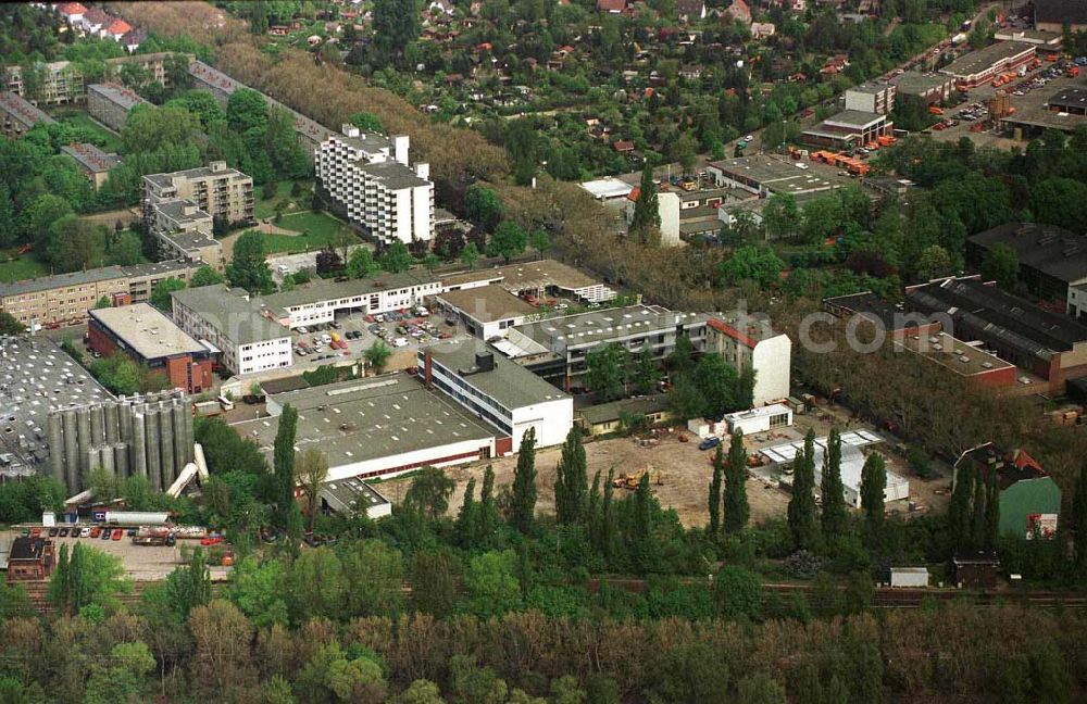 Berlin-Reinickendorf from the bird's eye view: Werksgelände der Firma GERB Schwingungsisolierungen GmbH in der Roedernallee 174 bis 176 in 13407 Berlin / Tel.: 030,41910