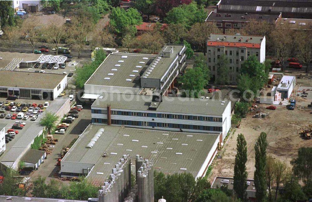 Berlin-Reinickendorf from the bird's eye view: Werksgelände der Firma GERB Schwingungsisolierungen GmbH in der Roedernallee 174 bis 176 in 13407 Berlin / Tel.: 030,41910