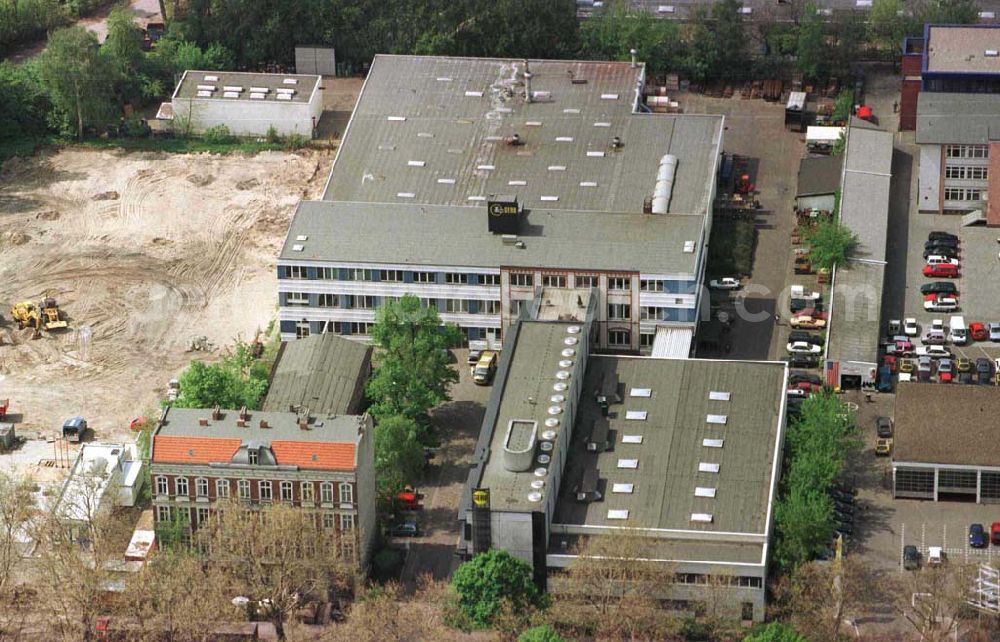 Aerial image Berlin-Reinickendorf - Werksgelände der Firma GERB Schwingungsisolierungen GmbH in der Roedernallee 174 bis 176 in 13407 Berlin / Tel.: 030,41910