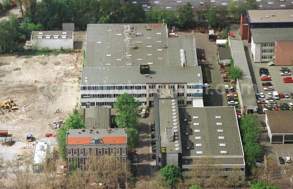 Aerial photograph Berlin-Reinickendorf - Werksgelände der Firma GERB Schwingungsisolierungen GmbH in der Roedernallee 174 bis 176 in 13407 Berlin / Tel.: 030,41910