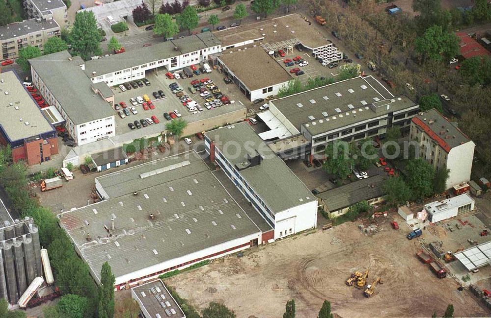 Berlin-Reinickendorf from the bird's eye view: Werksgelände der Firma GERB Schwingungsisolierungen GmbH in der Roedernallee 174 bis 176 in 13407 Berlin / Tel.: 030,41910