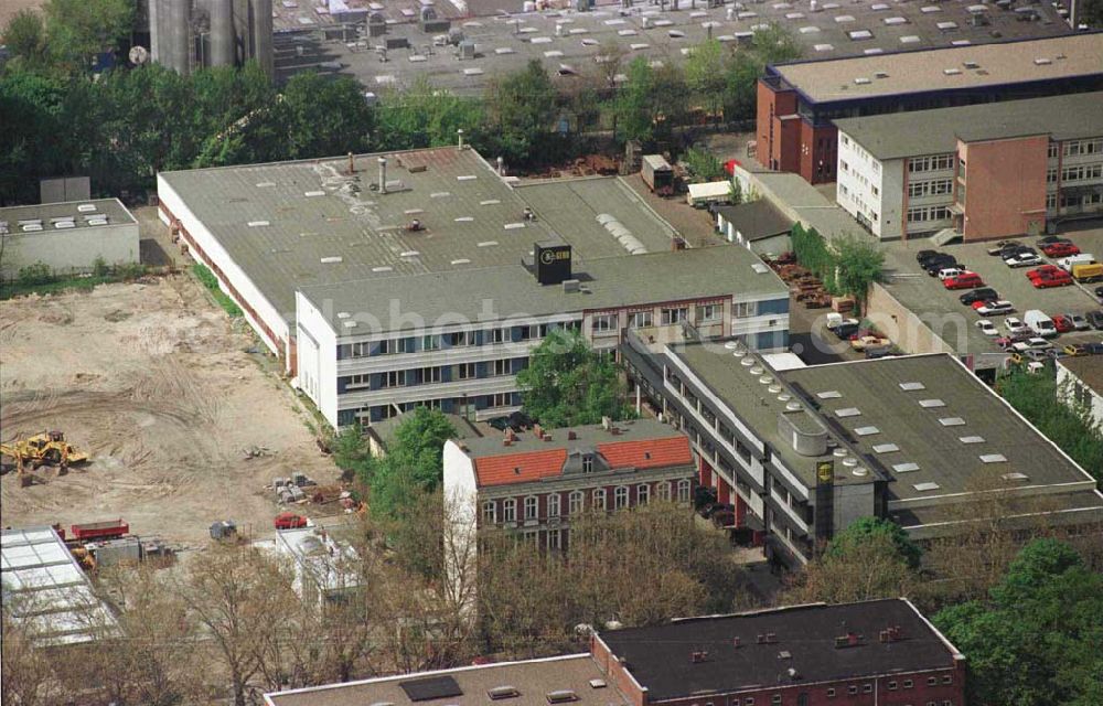 Berlin-Reinickendorf from above - Werksgelände der Firma GERB Schwingungsisolierungen GmbH in der Roedernallee 174 bis 176 in 13407 Berlin / Tel.: 030,41910