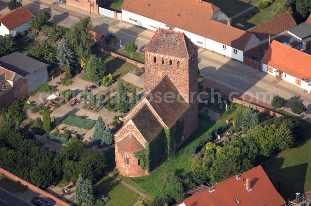 Aerial image Melkow - Blick auf die romanische Dorfkirche in Melkow an der Straße der Romanik. Diese Ferienstraße verbindet die Dome, Burgen, Klöster und Kirchen die in der Zeit vom 10. bis Mitte des 13. Jahrhundert entstanden, und somit ein Zeichen der Christianisierung sind. Kontakt: Dorfkirche in Melkow, Dorfstraße, 39524 Melkow-Wust, Deutschland; Tel. +49(39341)406