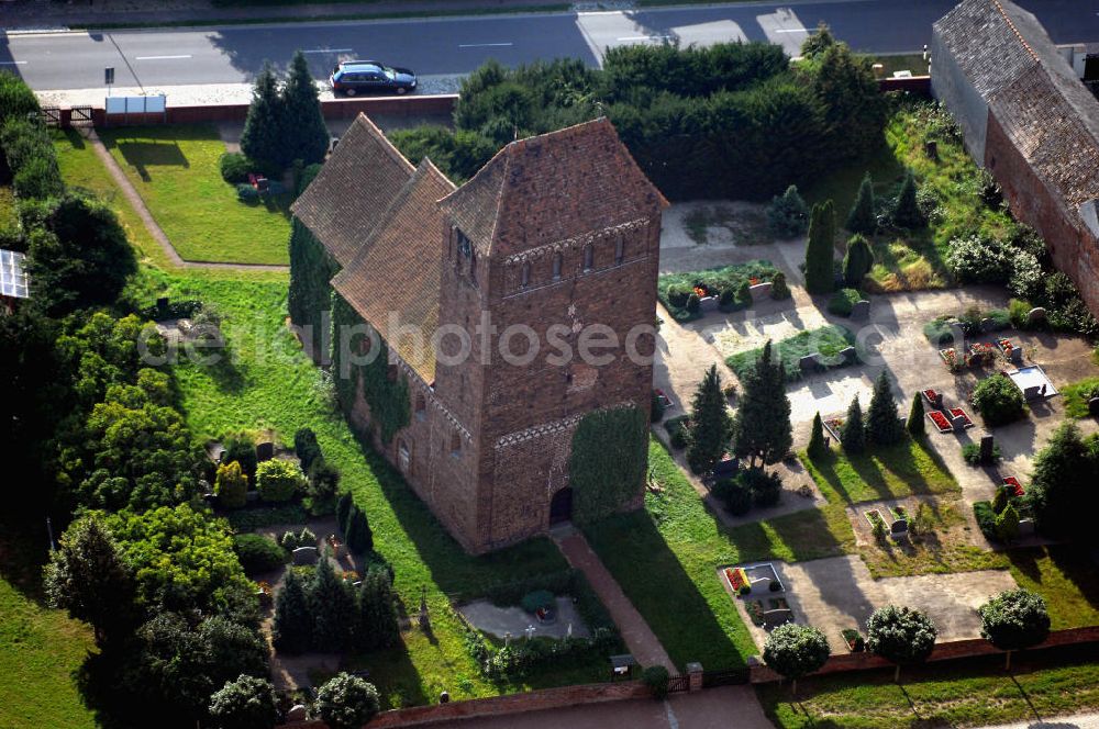 Aerial photograph Melkow - Blick auf die romanische Dorfkirche in Melkow an der Straße der Romanik. Diese Ferienstraße verbindet die Dome, Burgen, Klöster und Kirchen die in der Zeit vom 10. bis Mitte des 13. Jahrhundert entstanden, und somit ein Zeichen der Christianisierung sind. Kontakt: Dorfkirche in Melkow, Dorfstraße, 39524 Melkow-Wust, Deutschland; Tel. +49(39341)406