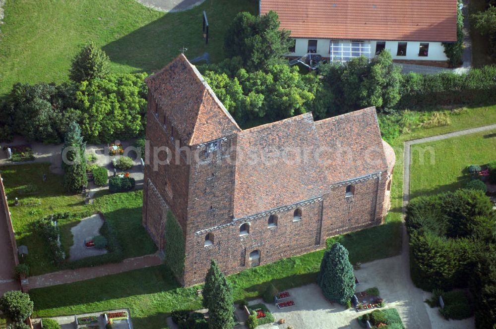 Aerial image Melkow - Blick auf die romanische Dorfkirche in Melkow an der Straße der Romanik. Diese Ferienstraße verbindet die Dome, Burgen, Klöster und Kirchen die in der Zeit vom 10. bis Mitte des 13. Jahrhundert entstanden, und somit ein Zeichen der Christianisierung sind. Kontakt: Dorfkirche in Melkow, Dorfstraße, 39524 Melkow-Wust, Deutschland; Tel. +49(39341)406