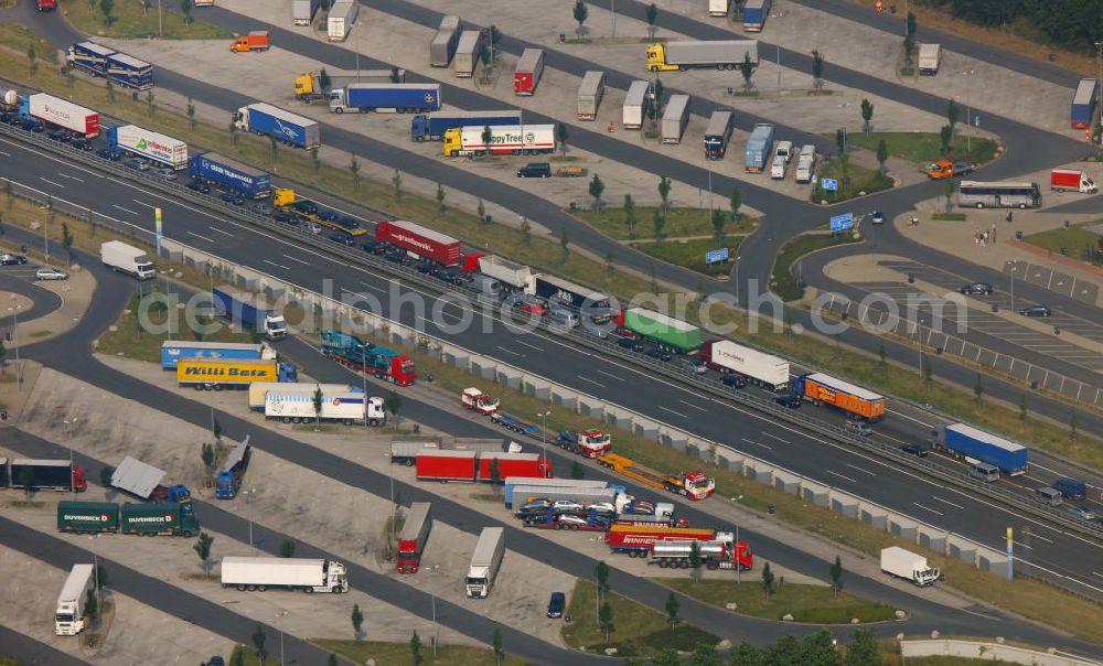 Aerial photograph Hamm - Stau auf der A2 Autobahn bei Hamm in Nordrhein-Westfalen. Traffic jam on the A2 motorway in the near of Hamm in North Rhine-Westphalia.