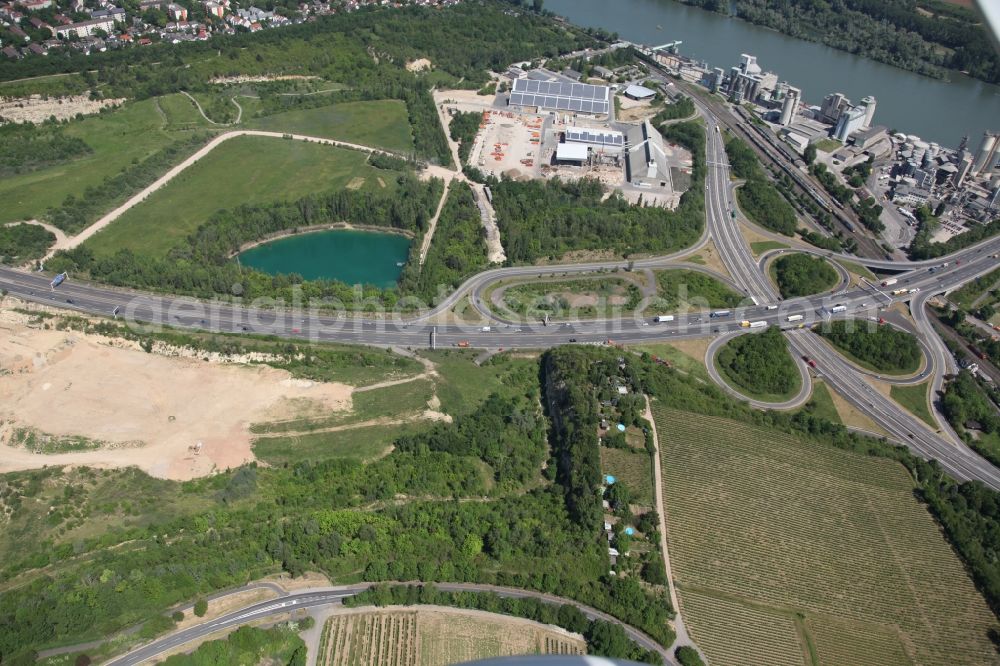 Mainz from above - View of the A60 with a view of the Heidelberg Cement AG and pond at the Oppenheimer Street in Mainz in Rhineland-Palatinate