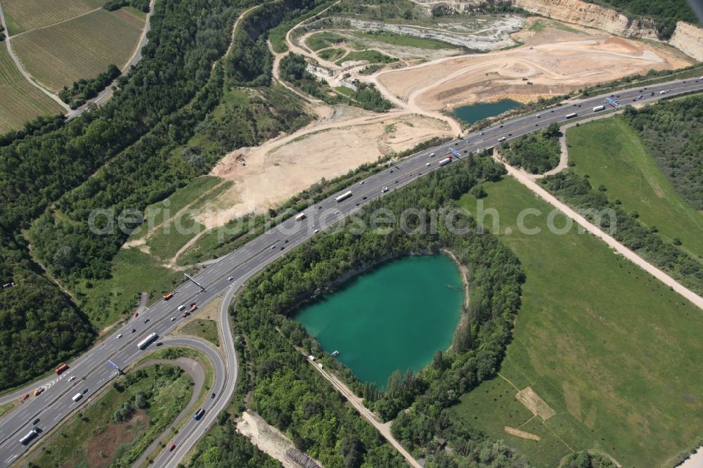 Mainz from the bird's eye view: View of the A60 with a view of the Heidelberg Cement AG and pond at the Oppenheimer Street in Mainz in Rhineland-Palatinate