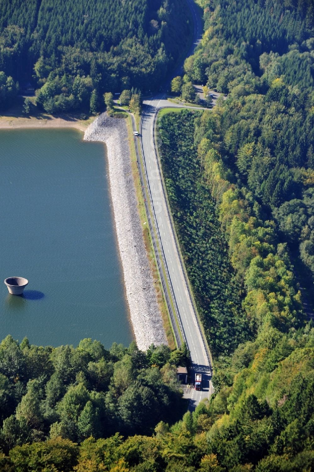 Bad Wünnenberg from above - View of Aabachtalsperre in Bad Wuennenberg in the state North Rhine-Westphalia