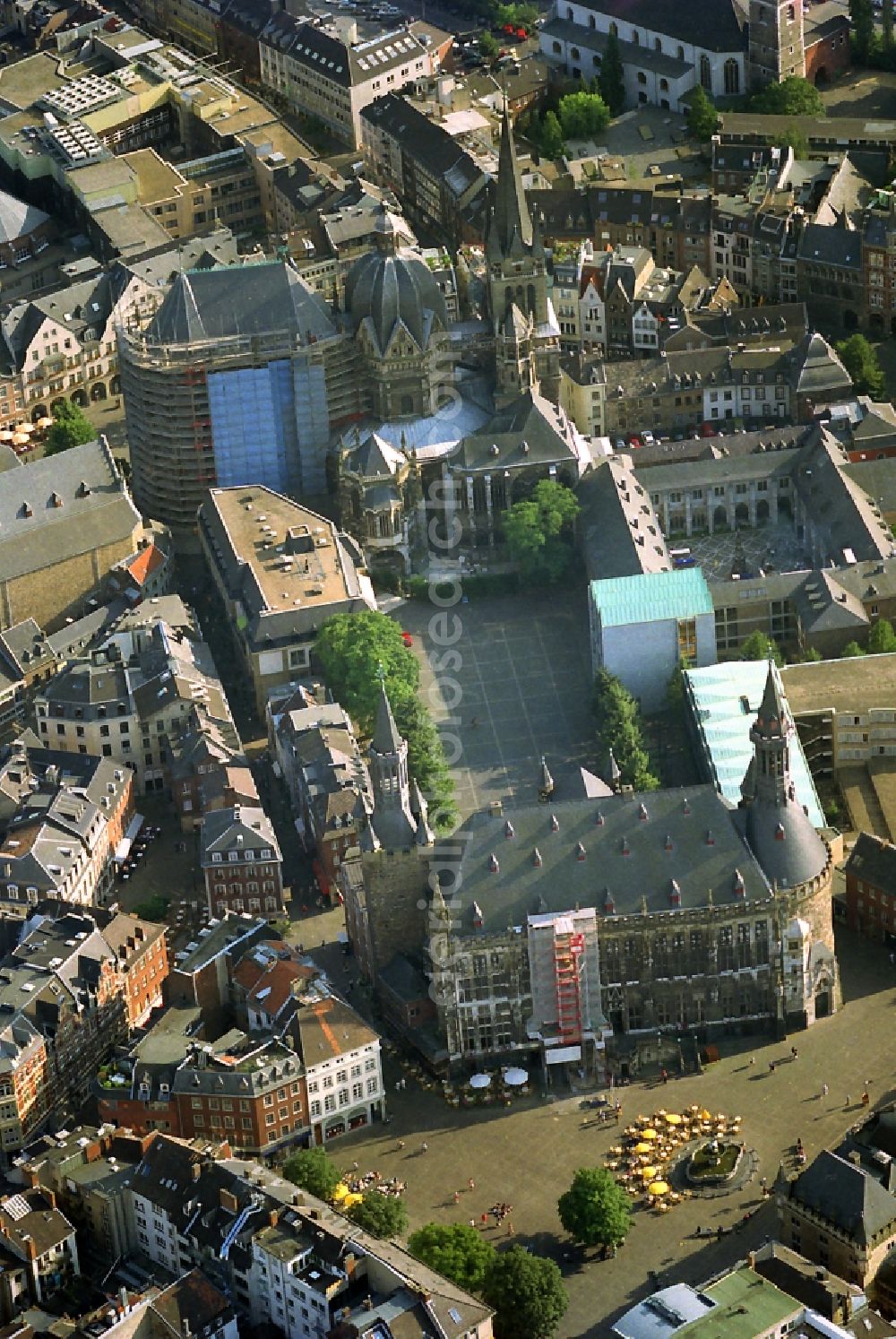 Aerial image Aachen - Aachen's town hall on the market square with the Katschhof and Dom in Aachen in North Rhine-Westphalia