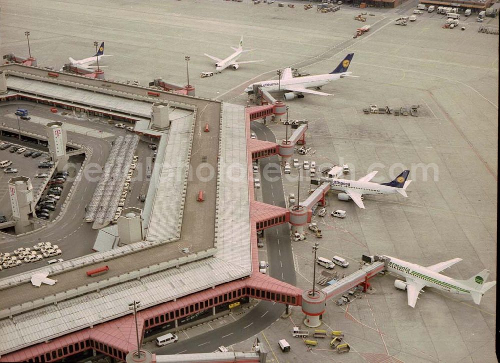 Aerial image Berlin-Tegel - Abfertigung am Flughafen TXL.