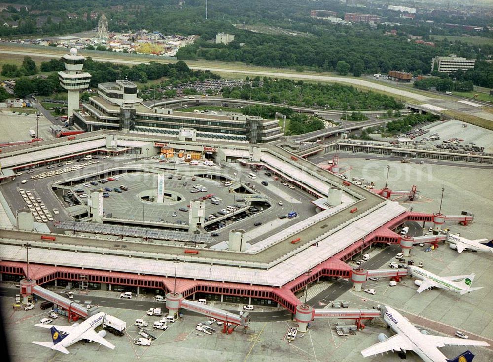 Berlin-Tegel from above - Abfertigung am Flughafen TXL.