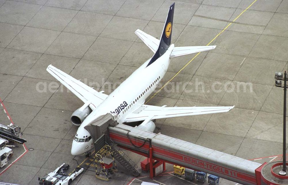 Aerial image Berlin-Tegel - Abfertigung am Terminal auf dem Flughafen Tegel in Berlin.