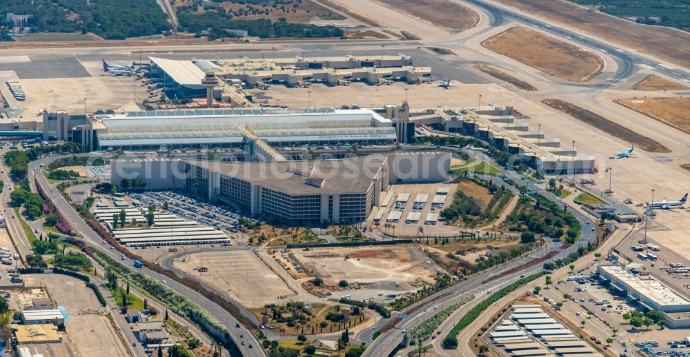 Aerial photograph Palma - Dispatch building and terminals on the premises of the airport Sant Joan in the district Llevant de Palma District in Palma in Balearische Insel Mallorca, Spain