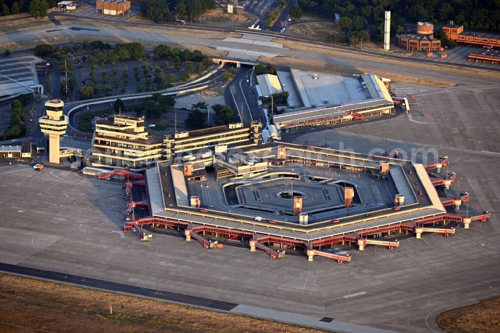 Aerial photograph Berlin - Dispatch building and terminals on the premises of the former airport Tegel in Berlin, Germany